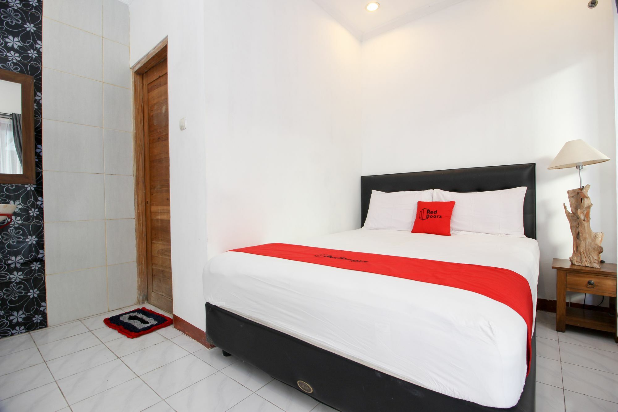 Reddoorz Plus @ Prawirotaman 3 Jogjacarta Exterior foto
